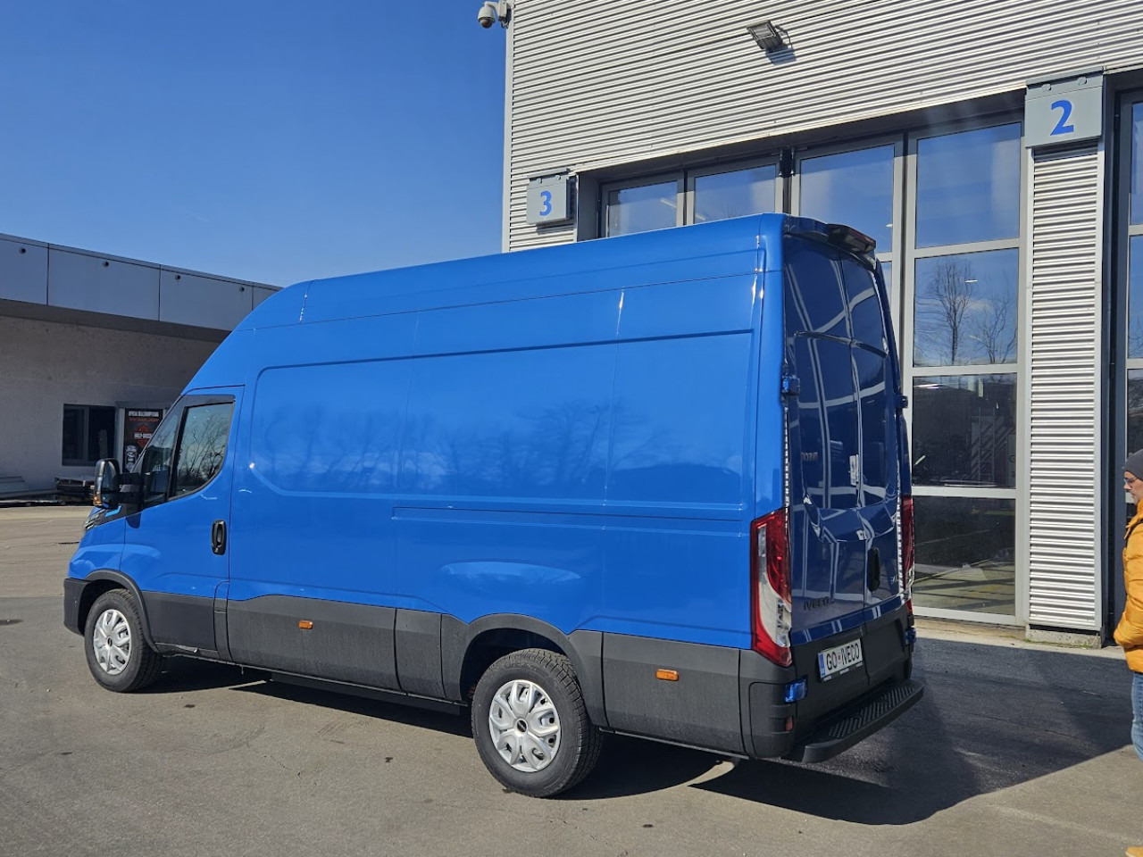 IVECO Daily ELEKTRIČNI 35 C 18H - Putnički kombi, Električno dostavno vozilo: slika IVECO Daily ELEKTRIČNI 35 C 18H - Putnički kombi, Električno dostavno vozilo IVECO Daily ELEKTRIČNI 35 C 18H - Putnički kombi, Električno dostavno vozilo: slika IVECO Daily ELEKTRIČNI 35 C 18H - Putnički kombi, Električno dostavno vozilo