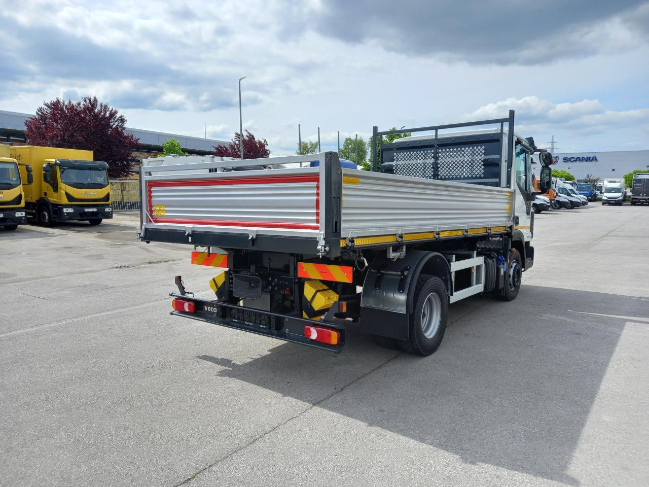 IVECO Eurocargo ML120EL25 - Mali kamion kiper: slika IVECO Eurocargo ML120EL25 - Mali kamion kiper IVECO Eurocargo ML120EL25 - Mali kamion kiper: slika IVECO Eurocargo ML120EL25 - Mali kamion kiper