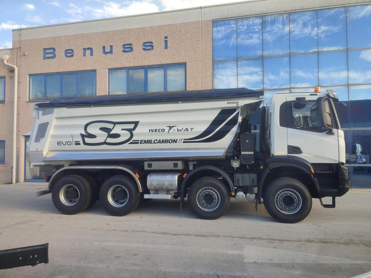 IVECO T-Way AD410T50 - Kiper: slika IVECO T-Way AD410T50 - Kiper IVECO T-Way AD410T50 - Kiper: slika IVECO T-Way AD410T50 - Kiper