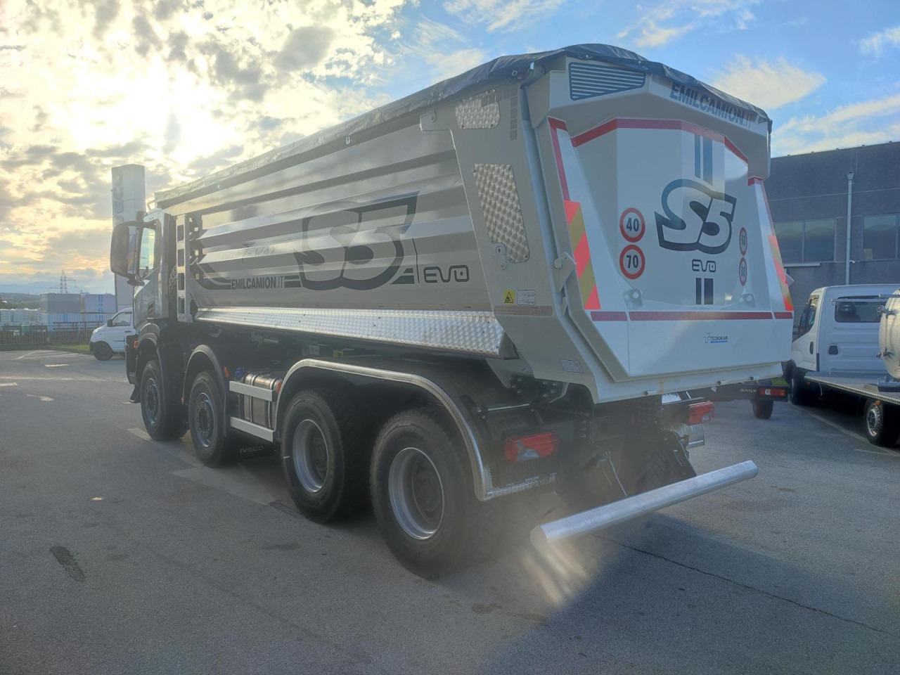 IVECO T-Way AD410T50 - Kiper: slika IVECO T-Way AD410T50 - Kiper IVECO T-Way AD410T50 - Kiper: slika IVECO T-Way AD410T50 - Kiper