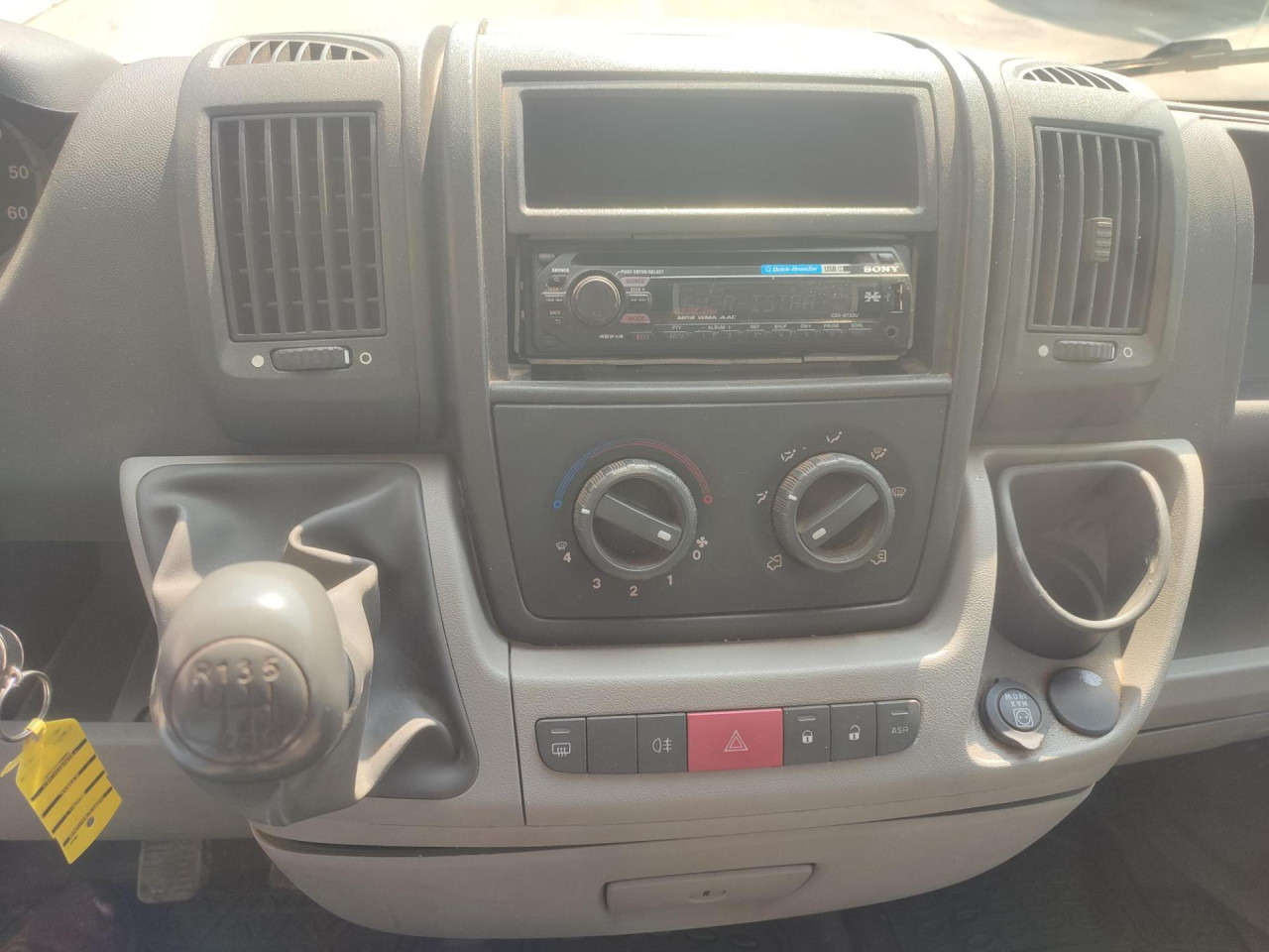 Mali kamion kiper, Dostavno vozilo s dvostrukom kabinom PEUGEOT Boxer 2.2 HDI: slika Mali kamion kiper, Dostavno vozilo s dvostrukom kabinom PEUGEOT Boxer 2.2 HDI