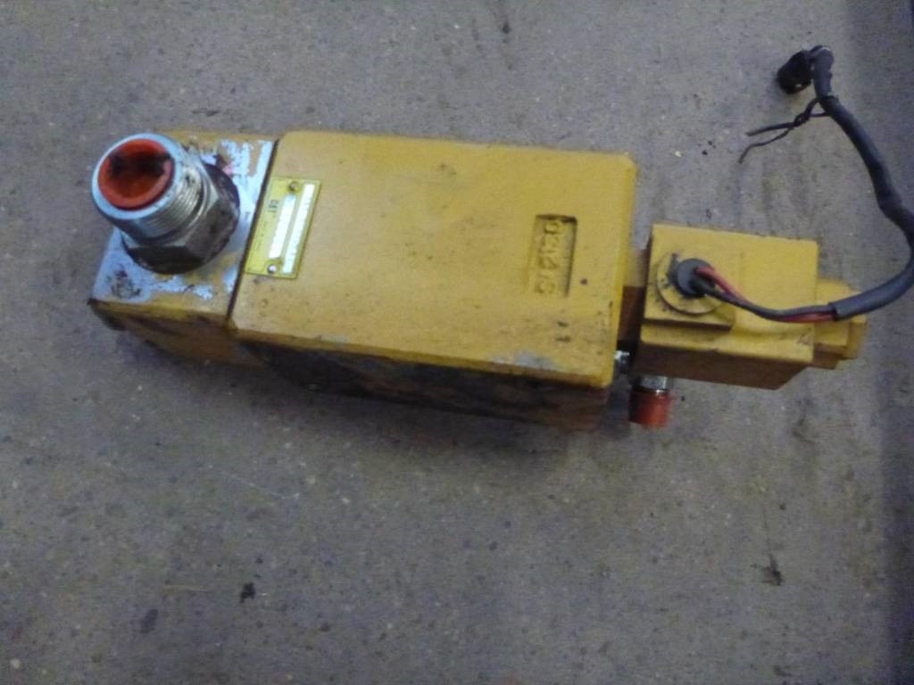 CAT 374 D ventiler, 297-0371 - Hidraulika za Građevinski strojevi: slika CAT 374 D ventiler, 297-0371 - Hidraulika za Građevinski strojevi CAT 374 D ventiler, 297-0371 - Hidraulika za Građevinski strojevi: slika CAT 374 D ventiler, 297-0371 - Hidraulika za Građevinski strojevi