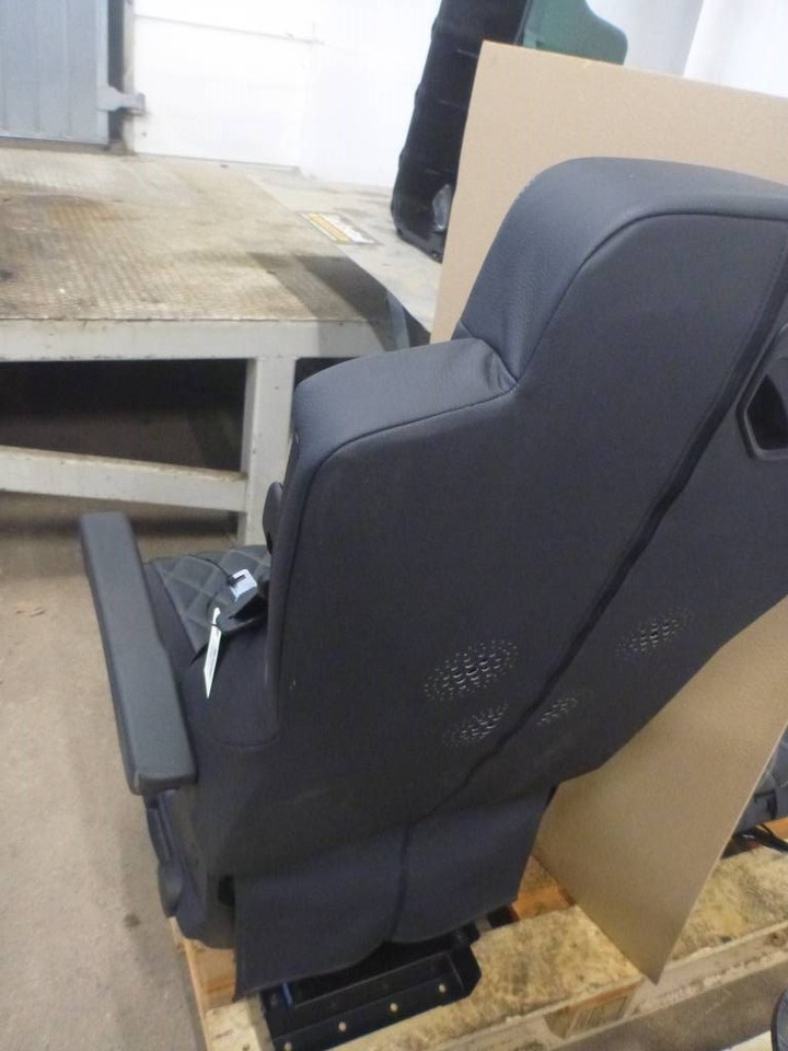 Mercedes-Benz Actros - Kabina za Kamion: slika Mercedes-Benz Actros - Kabina za Kamion Mercedes-Benz Actros - Kabina za Kamion: slika Mercedes-Benz Actros - Kabina za Kamion