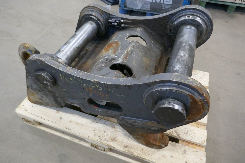Redskapsfäste B30 Volvo S3 - Korpa za bager: slika Redskapsfäste B30 Volvo S3 - Korpa za bager Redskapsfäste B30 Volvo S3 - Korpa za bager: slika Redskapsfäste B30 Volvo S3 - Korpa za bager