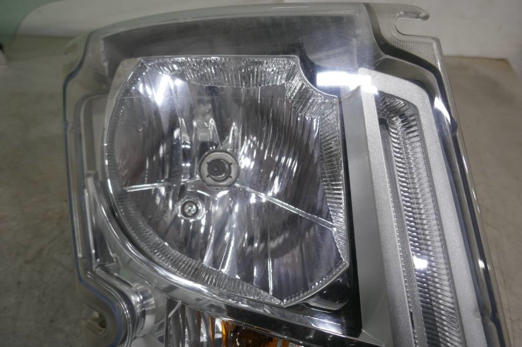 Volvo FL7 260 - Električni sustav za Kamion: slika Volvo FL7 260 - Električni sustav za Kamion Volvo FL7 260 - Električni sustav za Kamion: slika Volvo FL7 260 - Električni sustav za Kamion