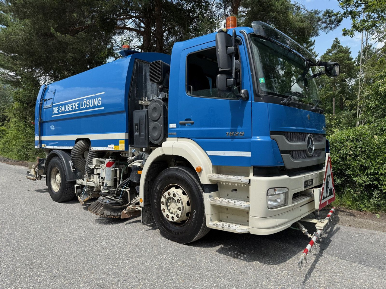 Mercedes-Benz Axor 1829 4x2, E5, EPS, RHD, Faun Kehrmaschine - Cestovna čistilica: slika Mercedes-Benz Axor 1829 4x2, E5, EPS, RHD, Faun Kehrmaschine - Cestovna čistilica Mercedes-Benz Axor 1829 4x2, E5, EPS, RHD, Faun Kehrmaschine - Cestovna čistilica: slika Mercedes-Benz Axor 1829 4x2, E5, EPS, RHD, Faun Kehrmaschine - Cestovna čistilica