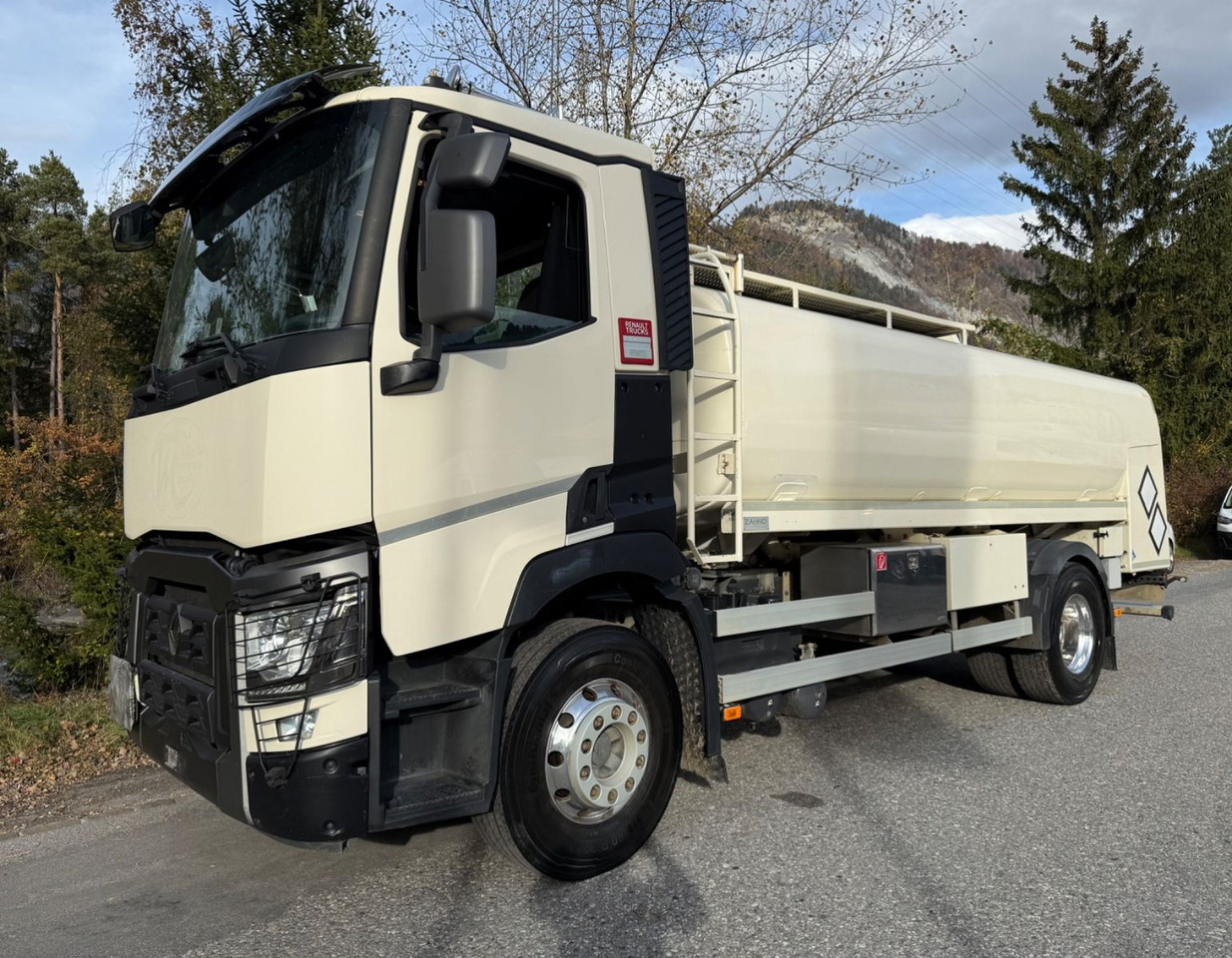 Renault C460 4x2, Euro 6,ADR,Diesel Benzin,Rohr Anhaeger Renault C460 4x2, Euro 6c, ADR, Diesel Benzin - Kamion cisterna: slika Renault C460 4x2, Euro 6,ADR,Diesel Benzin,Rohr Anhaeger Renault C460 4x2, Euro 6c, ADR, Diesel Benzin - Kamion cisterna Renault C460 4x2, Euro 6,ADR,Diesel Benzin,Rohr Anhaeger Renault C460 4x2, Euro 6c, ADR, Diesel Benzin - Kamion cisterna: slika Renault C460 4x2, Euro 6,ADR,Diesel Benzin,Rohr Anhaeger Renault C460 4x2, Euro 6c, ADR, Diesel Benzin - Kamion cisterna
