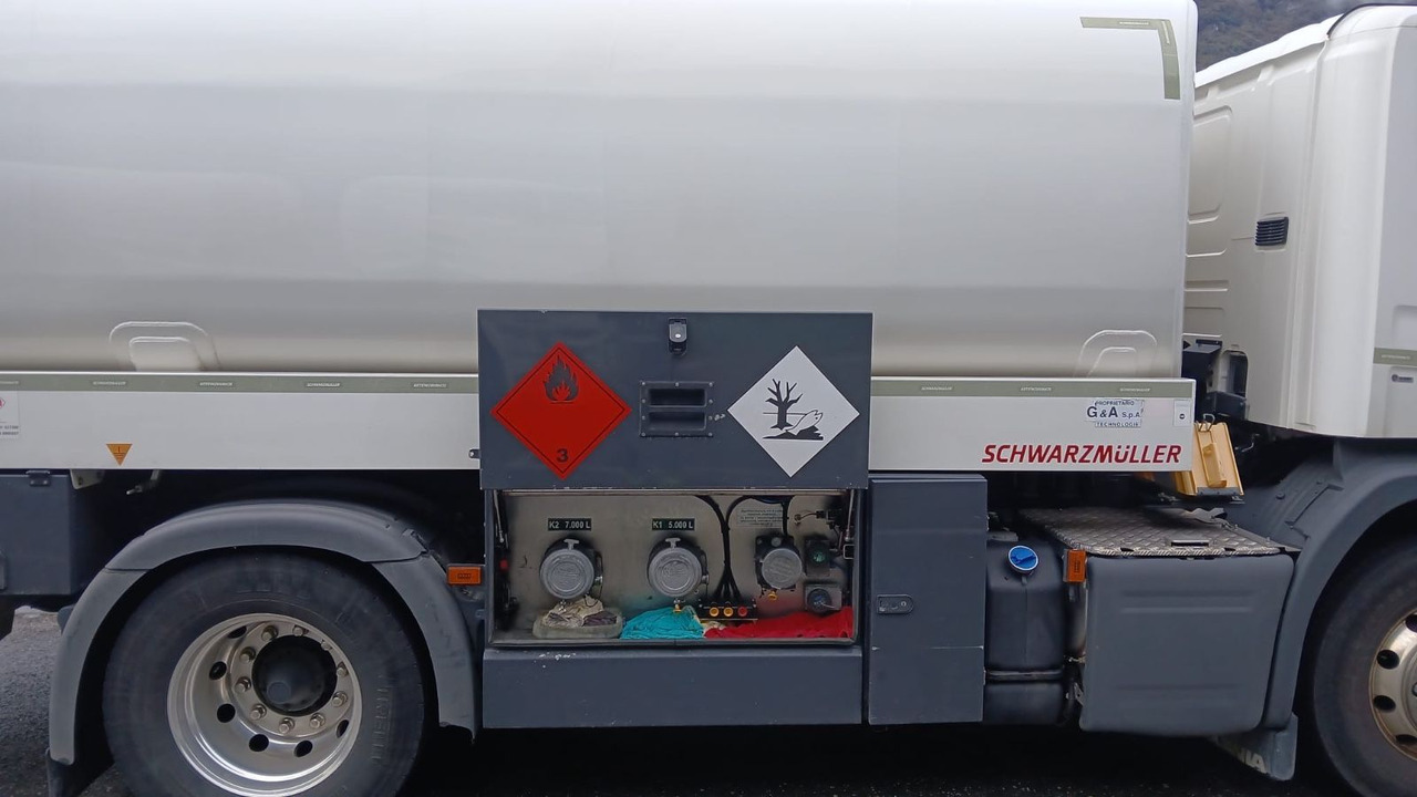 Scania P450 LB 4x2, ADR, Schwarzmueller Anhaenger Fuel - Kamion cisterna: slika Scania P450 LB 4x2, ADR, Schwarzmueller Anhaenger Fuel - Kamion cisterna Scania P450 LB 4x2, ADR, Schwarzmueller Anhaenger Fuel - Kamion cisterna: slika Scania P450 LB 4x2, ADR, Schwarzmueller Anhaenger Fuel - Kamion cisterna