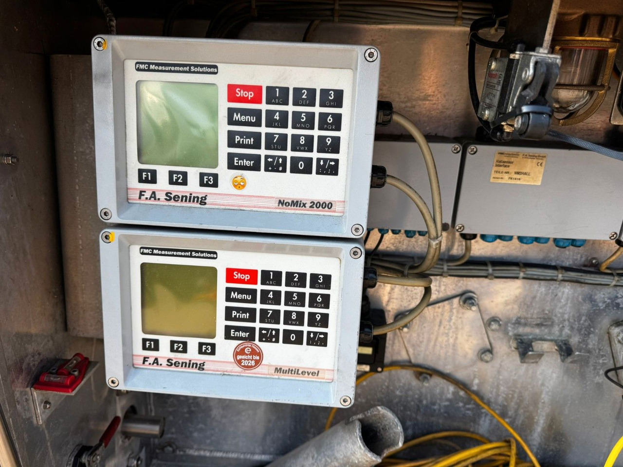 Poluprikolica cisterna Schrader Treibstoff Diesel/Benzin, 4 Kammern, Sening: slika Poluprikolica cisterna Schrader Treibstoff Diesel/Benzin, 4 Kammern, Sening