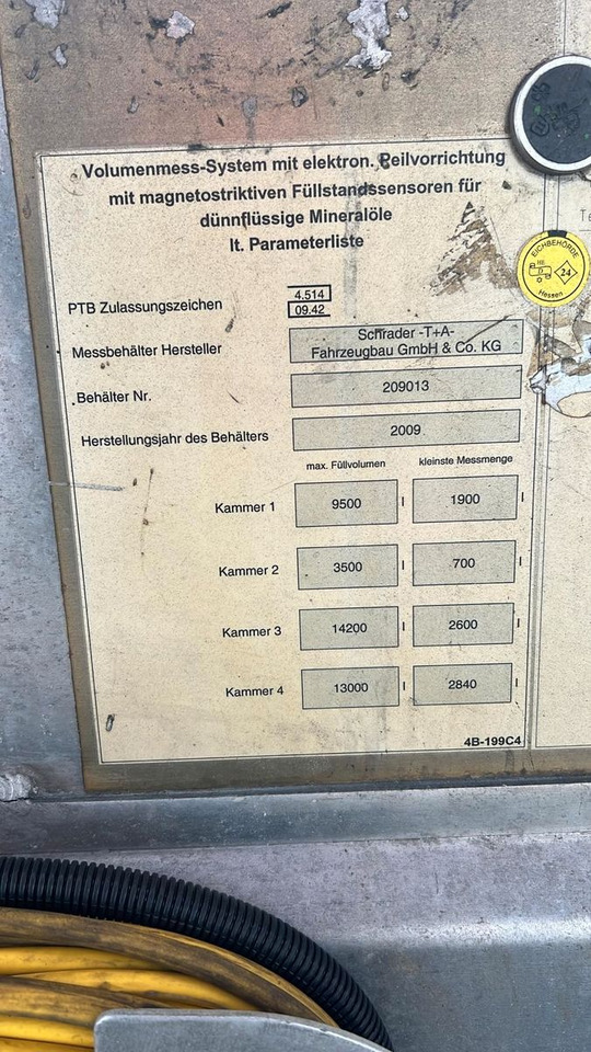 Schrader Treibstoff Diesel/Benzin, ADR, 4 Kammern, Sening - Poluprikolica cisterna: slika Schrader Treibstoff Diesel/Benzin, ADR, 4 Kammern, Sening - Poluprikolica cisterna Schrader Treibstoff Diesel/Benzin, ADR, 4 Kammern, Sening - Poluprikolica cisterna: slika Schrader Treibstoff Diesel/Benzin, ADR, 4 Kammern, Sening - Poluprikolica cisterna