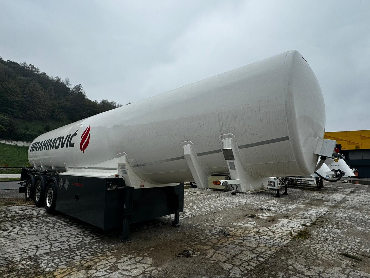 Schwarzmüller 5 Kammern, ADR, Treibstoff Fuel - Poluprikolica cisterna: slika Schwarzmüller 5 Kammern, ADR, Treibstoff Fuel - Poluprikolica cisterna Schwarzmüller 5 Kammern, ADR, Treibstoff Fuel - Poluprikolica cisterna: slika Schwarzmüller 5 Kammern, ADR, Treibstoff Fuel - Poluprikolica cisterna