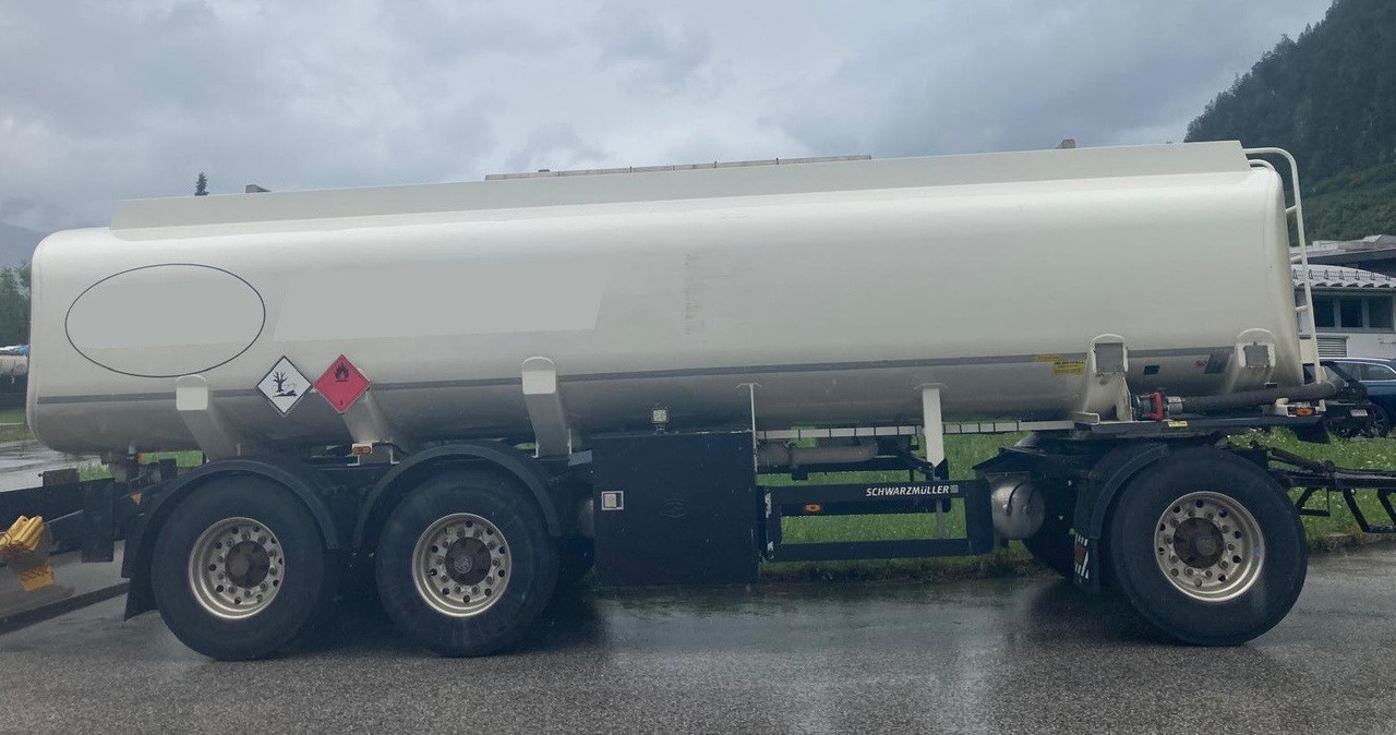 Schwarzmüller TH 3E, 3 Kammern, ADR, Benzin+Diesel, Fuel - Prikolica cisterna: slika Schwarzmüller TH 3E, 3 Kammern, ADR, Benzin+Diesel, Fuel - Prikolica cisterna Schwarzmüller TH 3E, 3 Kammern, ADR, Benzin+Diesel, Fuel - Prikolica cisterna: slika Schwarzmüller TH 3E, 3 Kammern, ADR, Benzin+Diesel, Fuel - Prikolica cisterna