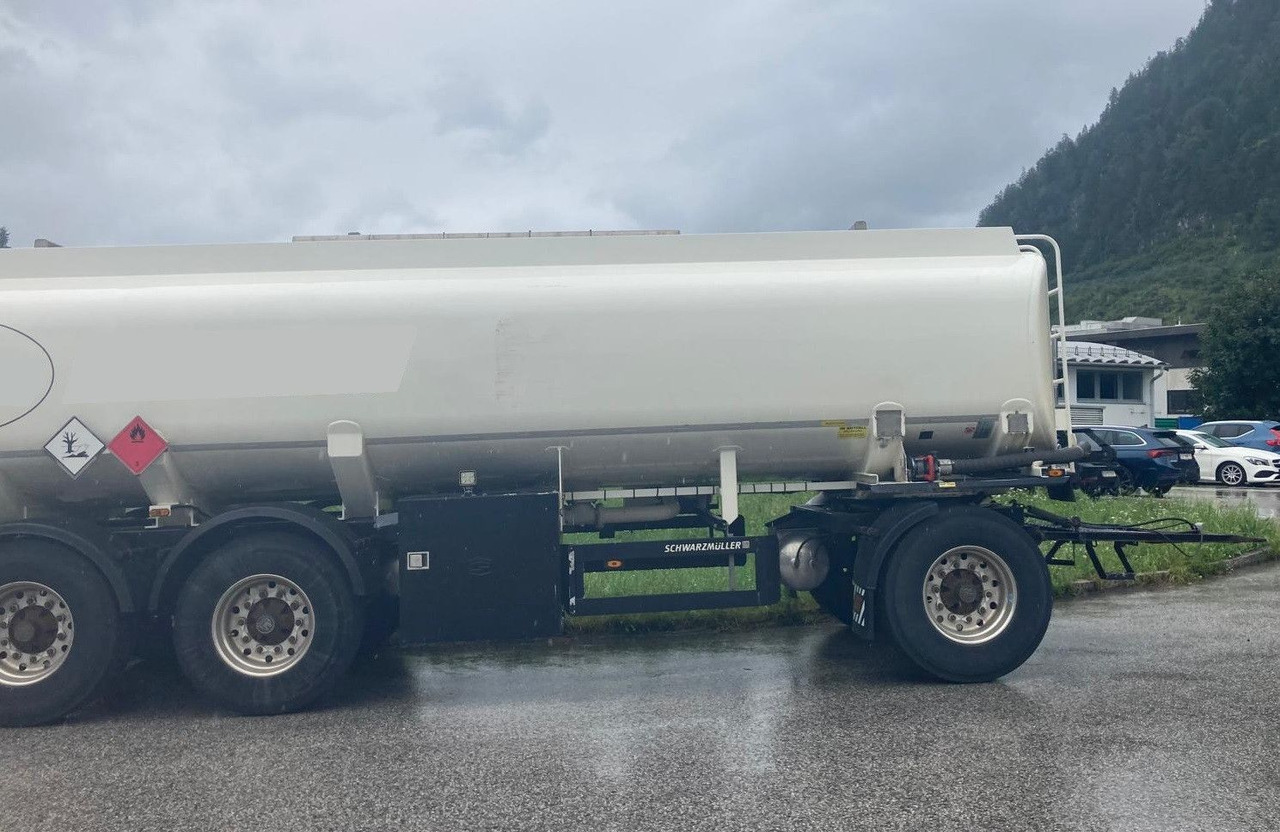 Schwarzmüller TH 3E, 3 Kammern, ADR, Benzin+Diesel, Fuel - Prikolica cisterna: slika Schwarzmüller TH 3E, 3 Kammern, ADR, Benzin+Diesel, Fuel - Prikolica cisterna Schwarzmüller TH 3E, 3 Kammern, ADR, Benzin+Diesel, Fuel - Prikolica cisterna: slika Schwarzmüller TH 3E, 3 Kammern, ADR, Benzin+Diesel, Fuel - Prikolica cisterna