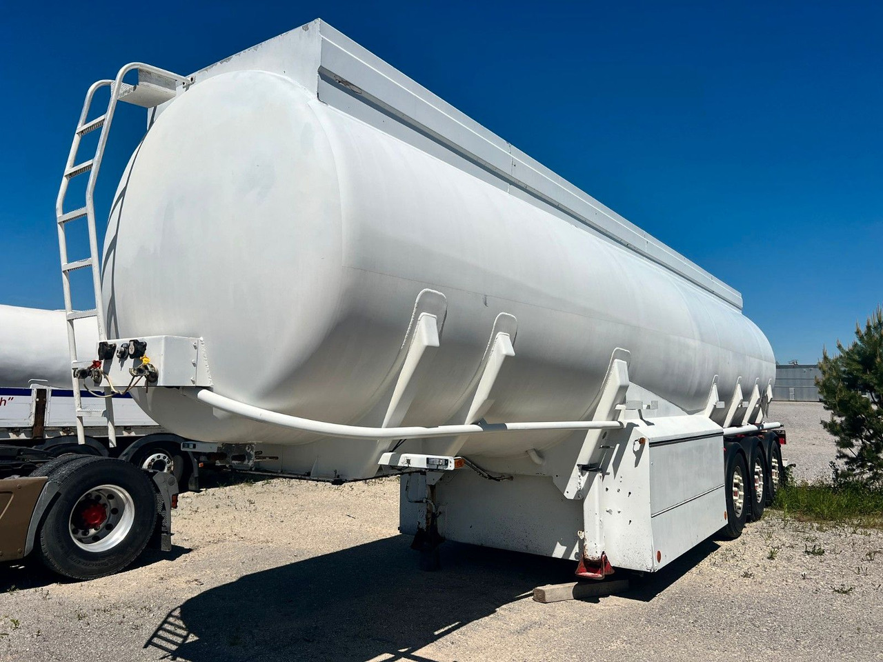 Schwarzmüller TS 3/E ADR, 6 Kammern Treibstoff Fuel - Poluprikolica cisterna: slika Schwarzmüller TS 3/E ADR, 6 Kammern Treibstoff Fuel - Poluprikolica cisterna Schwarzmüller TS 3/E ADR, 6 Kammern Treibstoff Fuel - Poluprikolica cisterna: slika Schwarzmüller TS 3/E ADR, 6 Kammern Treibstoff Fuel - Poluprikolica cisterna