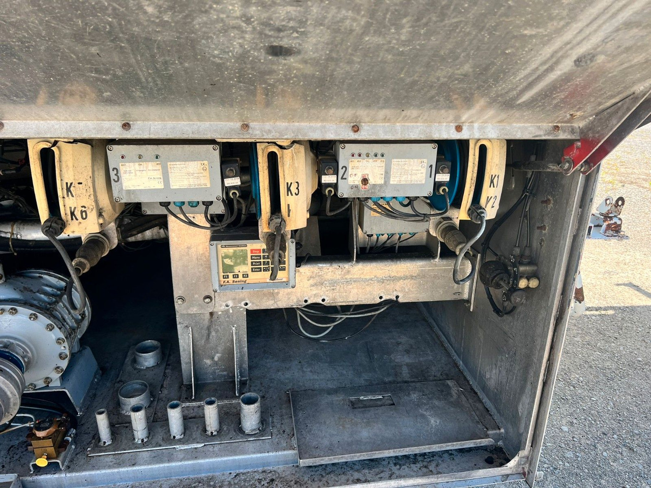 Poluprikolica cisterna Schwarzmüller TS 3/E ADR, 6 Kammern Treibstoff Fuel: slika Poluprikolica cisterna Schwarzmüller TS 3/E ADR, 6 Kammern Treibstoff Fuel