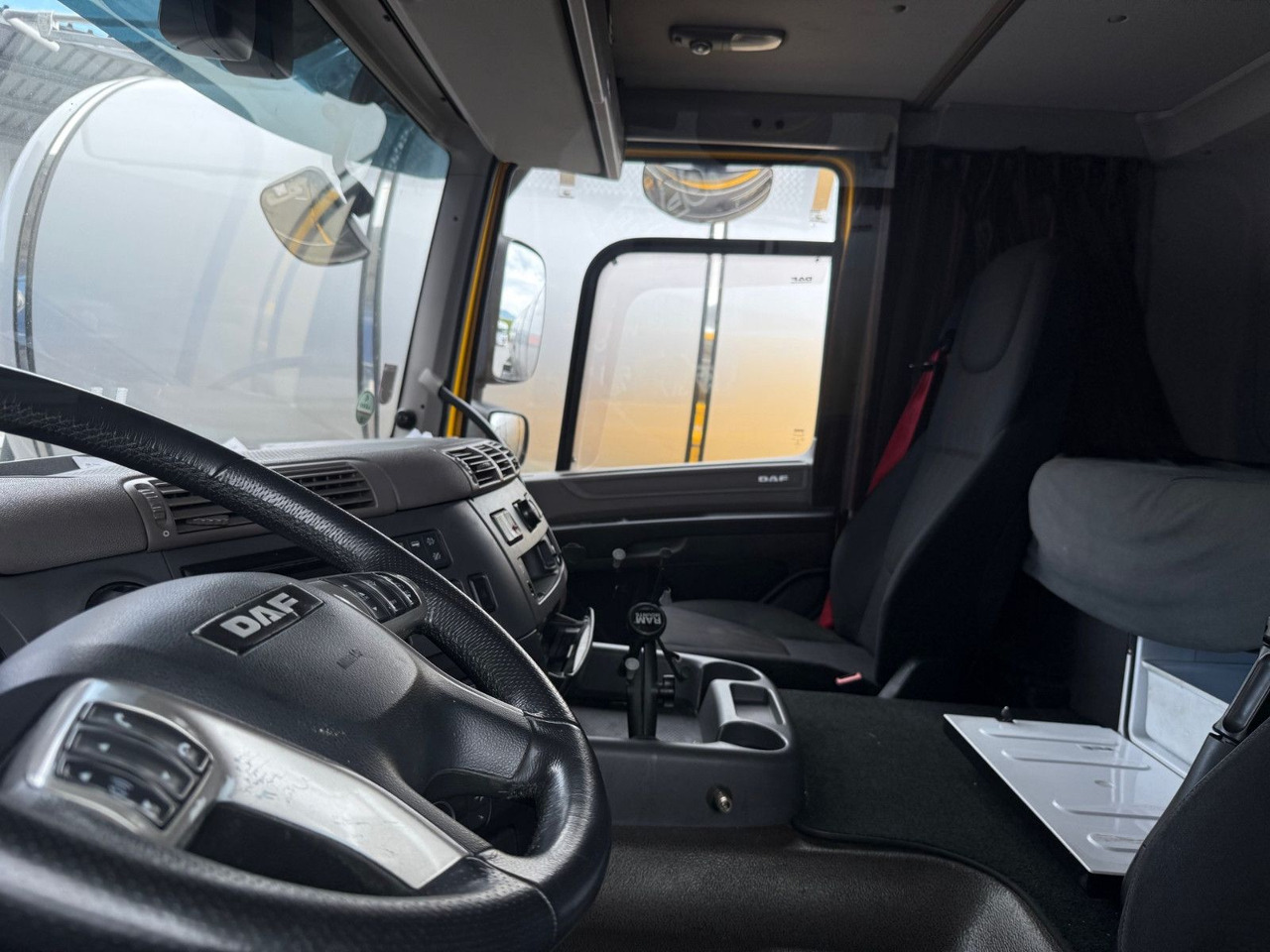 Tegljač DAF CF450 4x2, E6, ADR: slika Tegljač DAF CF450 4x2, E6, ADR