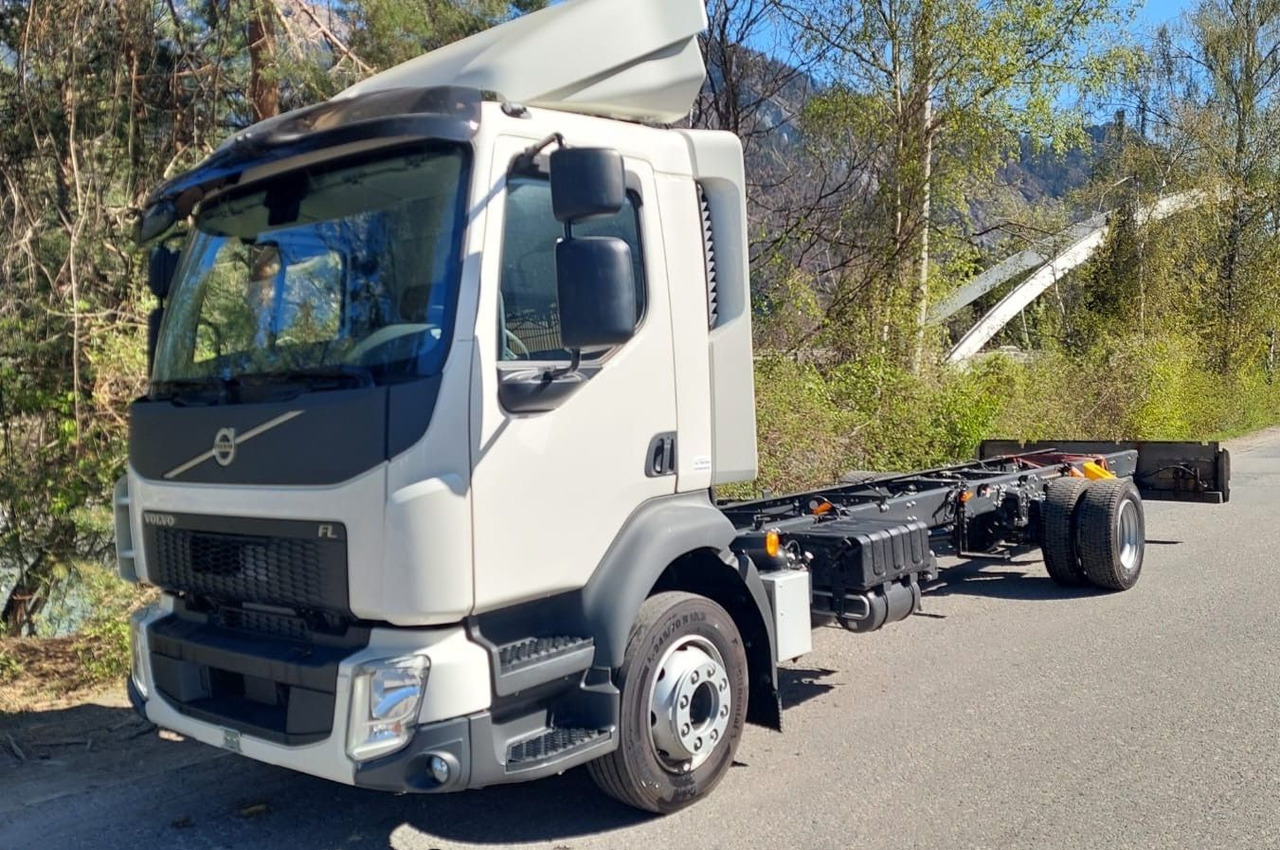 Volvo FL280 4x2, E6, Wohnwagen + 2 Pferdeplaetze Volvo FL280 4x2, E6, 7.40m Chassis, Fahrgestell - Kamion za prijevoz konja: slika Volvo FL280 4x2, E6, Wohnwagen + 2 Pferdeplaetze Volvo FL280 4x2, E6, 7.40m Chassis, Fahrgestell - Kamion za prijevoz konja Volvo FL280 4x2, E6, Wohnwagen + 2 Pferdeplaetze Volvo FL280 4x2, E6, 7.40m Chassis, Fahrgestell - Kamion za prijevoz konja: slika Volvo FL280 4x2, E6, Wohnwagen + 2 Pferdeplaetze Volvo FL280 4x2, E6, 7.40m Chassis, Fahrgestell - Kamion za prijevoz konja