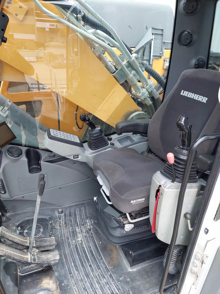 2018 Liebherr R 926Compact - Bager gusjeničar: slika 2018 Liebherr R 926Compact - Bager gusjeničar 2018 Liebherr R 926Compact - Bager gusjeničar: slika 2018 Liebherr R 926Compact - Bager gusjeničar