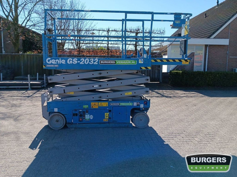 Genie GS2032 - Škarasta podizna platforma: slika Genie GS2032 - Škarasta podizna platforma Genie GS2032 - Škarasta podizna platforma: slika Genie GS2032 - Škarasta podizna platforma