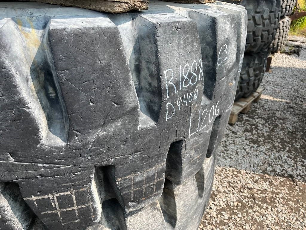 Bridgestone 20,5-25 Volvo L120G , H - Kompletan kotač: slika Bridgestone 20,5-25 Volvo L120G , H - Kompletan kotač Bridgestone 20,5-25 Volvo L120G , H - Kompletan kotač: slika Bridgestone 20,5-25 Volvo L120G , H - Kompletan kotač