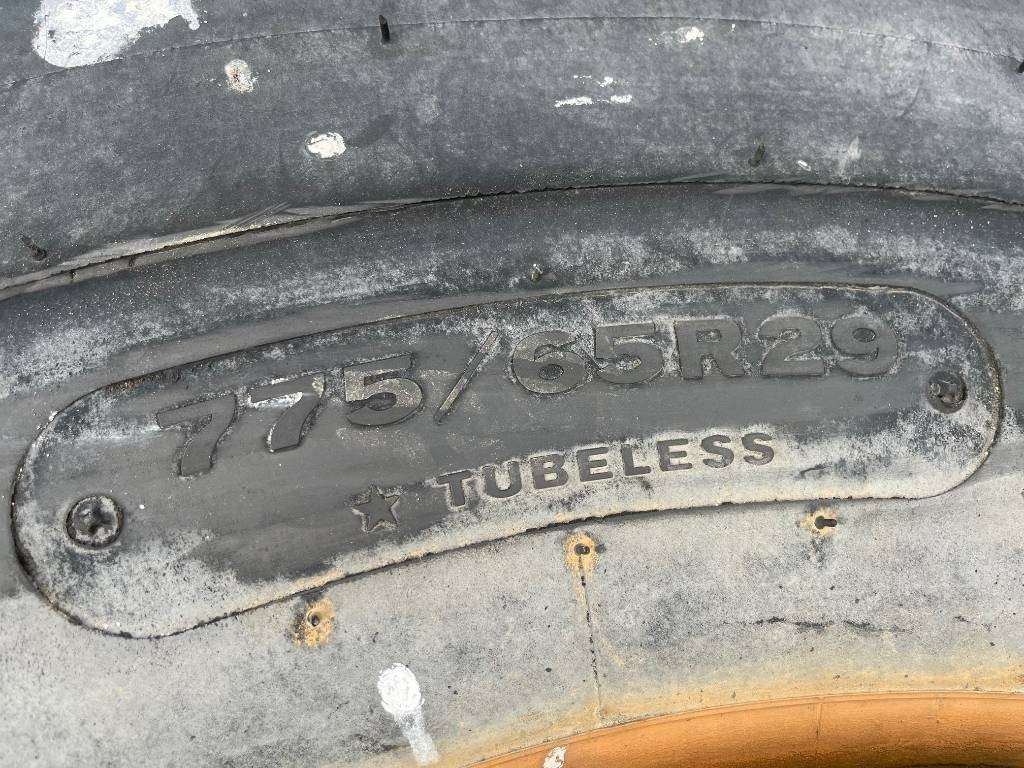 Bridgestone 775 /65 R29 Volvo L180 Wheels - Kompletan kotač: slika Bridgestone 775 /65 R29 Volvo L180 Wheels - Kompletan kotač Bridgestone 775 /65 R29 Volvo L180 Wheels - Kompletan kotač: slika Bridgestone 775 /65 R29 Volvo L180 Wheels - Kompletan kotač