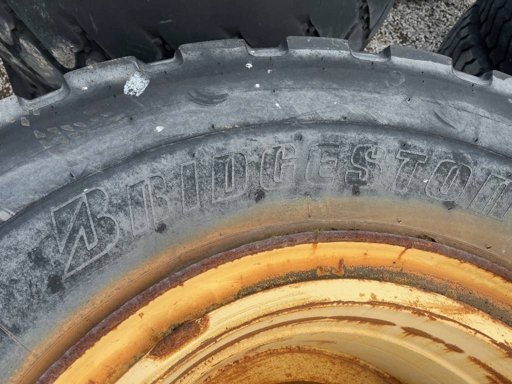 Bridgestone 775 /65 R29 Volvo L180 Wheels - Kompletan kotač: slika Bridgestone 775 /65 R29 Volvo L180 Wheels - Kompletan kotač Bridgestone 775 /65 R29 Volvo L180 Wheels - Kompletan kotač: slika Bridgestone 775 /65 R29 Volvo L180 Wheels - Kompletan kotač
