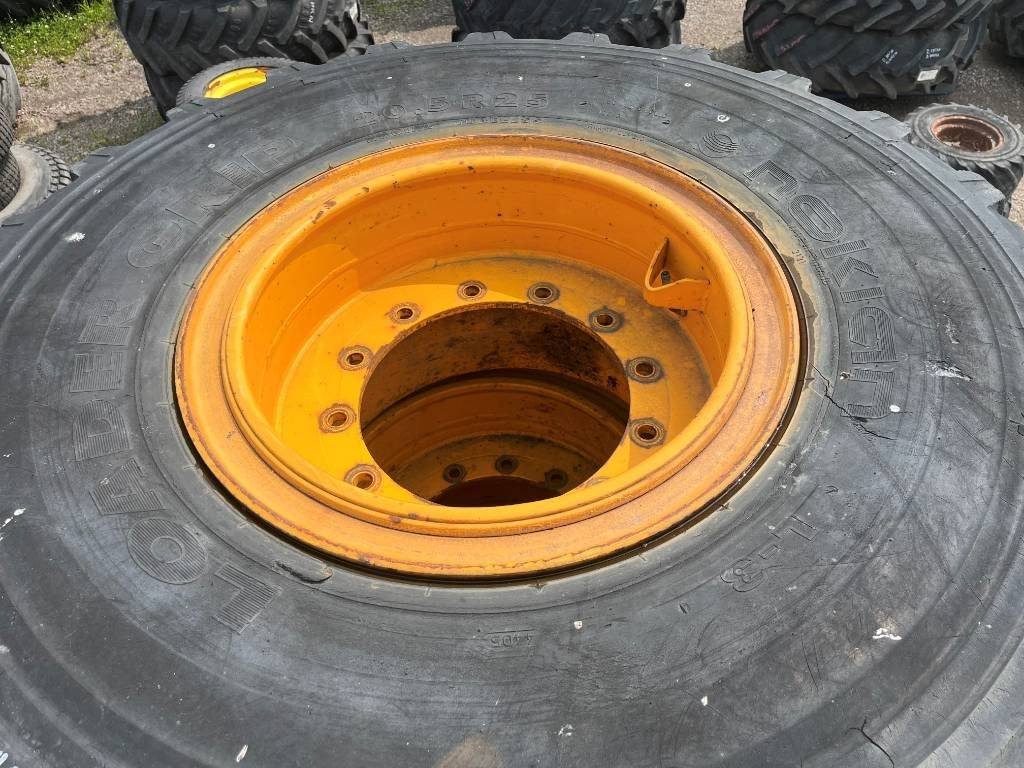 Nokian 20,5 R25 Loader grip Volvo Hyundai Huddig - Kompletan kotač: slika Nokian 20,5 R25 Loader grip Volvo Hyundai Huddig - Kompletan kotač Nokian 20,5 R25 Loader grip Volvo Hyundai Huddig - Kompletan kotač: slika Nokian 20,5 R25 Loader grip Volvo Hyundai Huddig - Kompletan kotač
