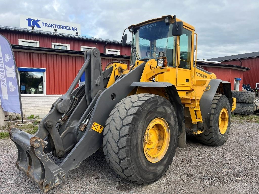 Volvo L 120 E - Utovarivač na kotačima: slika Volvo L 120 E - Utovarivač na kotačima Volvo L 120 E - Utovarivač na kotačima: slika Volvo L 120 E - Utovarivač na kotačima