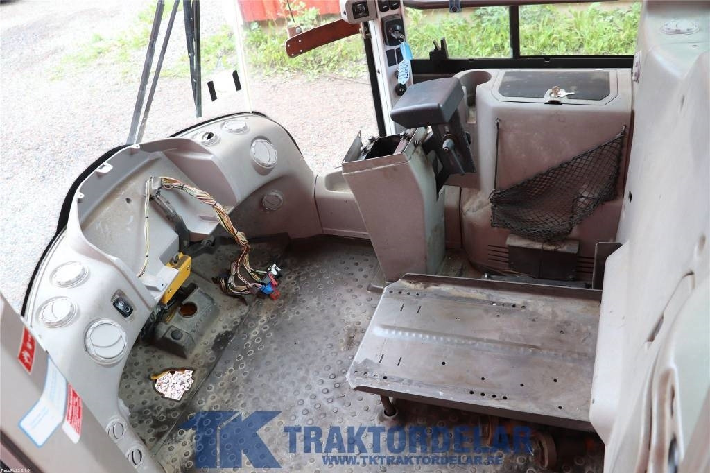 Volvo L 180 F - Kabina za Građevinski strojevi: slika Volvo L 180 F - Kabina za Građevinski strojevi Volvo L 180 F - Kabina za Građevinski strojevi: slika Volvo L 180 F - Kabina za Građevinski strojevi