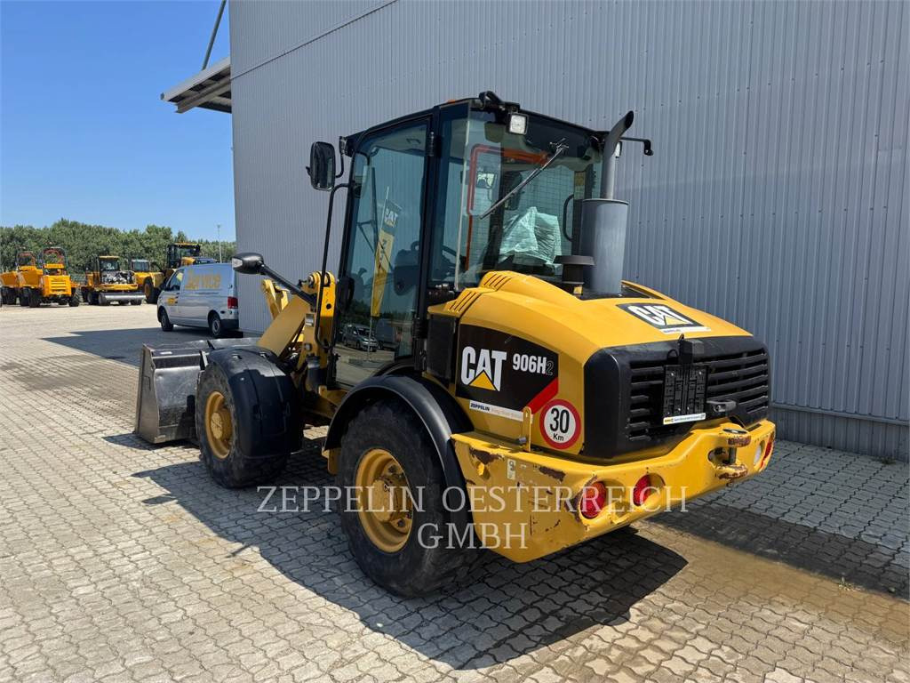CAT 906H2 - Utovarivač na kotačima: slika CAT 906H2 - Utovarivač na kotačima CAT 906H2 - Utovarivač na kotačima: slika CAT 906H2 - Utovarivač na kotačima