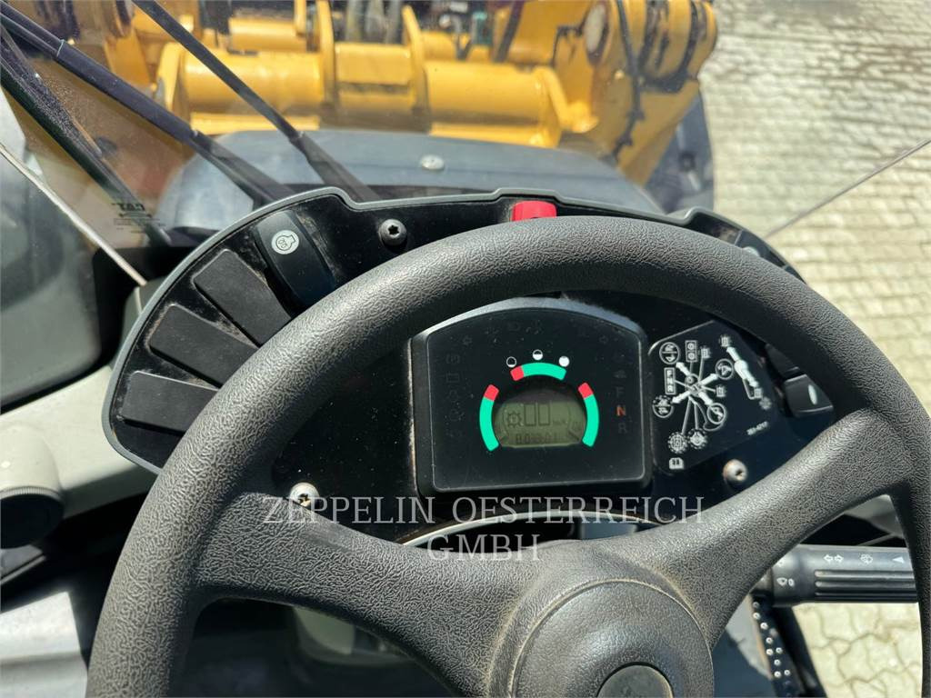 CAT 906H2 - Utovarivač na kotačima: slika CAT 906H2 - Utovarivač na kotačima CAT 906H2 - Utovarivač na kotačima: slika CAT 906H2 - Utovarivač na kotačima