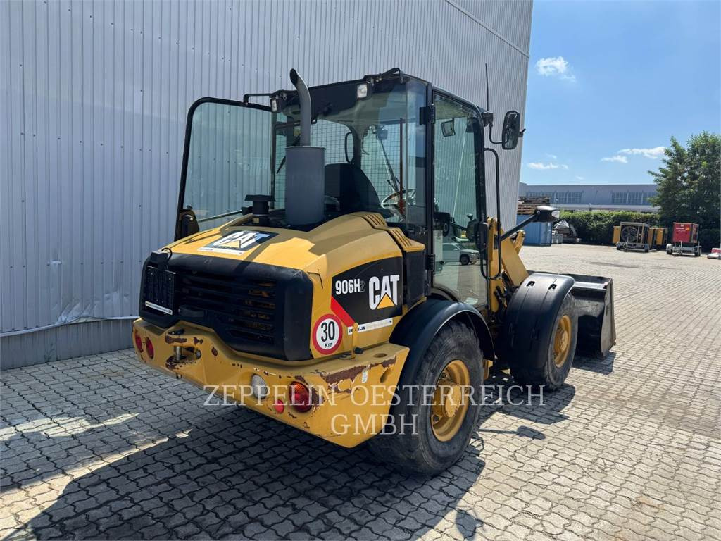 CAT 906H2 - Utovarivač na kotačima: slika CAT 906H2 - Utovarivač na kotačima CAT 906H2 - Utovarivač na kotačima: slika CAT 906H2 - Utovarivač na kotačima