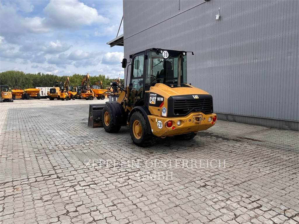 CAT 907M - Utovarivač na kotačima: slika CAT 907M - Utovarivač na kotačima CAT 907M - Utovarivač na kotačima: slika CAT 907M - Utovarivač na kotačima