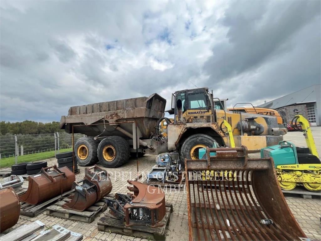 Komatsu HM300-2 - Zglobni istovarivač: slika Komatsu HM300-2 - Zglobni istovarivač Komatsu HM300-2 - Zglobni istovarivač: slika Komatsu HM300-2 - Zglobni istovarivač