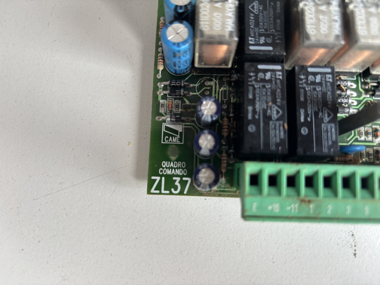 Came Quadro Comando ZL37 - centrala sterująca do szlabanów - Upravljačka jedinica (ECU) za Poljoprivredni strojevi: slika Came Quadro Comando ZL37 - centrala sterująca do szlabanów - Upravljačka jedinica (ECU) za Poljoprivredni strojevi Came Quadro Comando ZL37 - centrala sterująca do szlabanów - Upravljačka jedinica (ECU) za Poljoprivredni strojevi: slika Came Quadro Comando ZL37 - centrala sterująca do szlabanów - Upravljačka jedinica (ECU) za Poljoprivredni strojevi