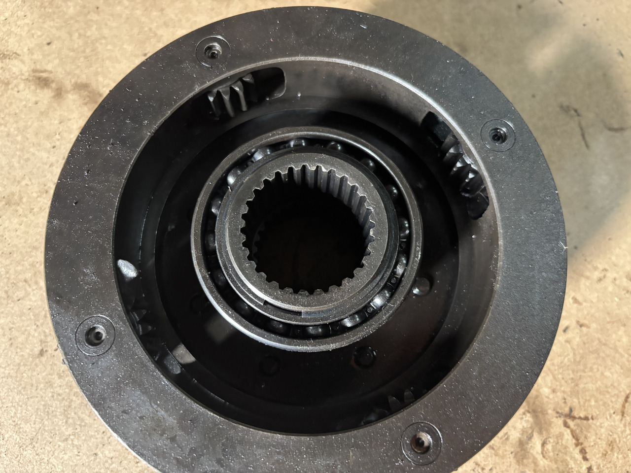 Claas AXION 830 Jarzmo Satelitów Dźwigar 0011571612 0011584502 - Diferencijalni zupčanik za Traktor: slika Claas AXION 830 Jarzmo Satelitów Dźwigar 0011571612 0011584502 - Diferencijalni zupčanik za Traktor Claas AXION 830 Jarzmo Satelitów Dźwigar 0011571612 0011584502 - Diferencijalni zupčanik za Traktor: slika Claas AXION 830 Jarzmo Satelitów Dźwigar 0011571612 0011584502 - Diferencijalni zupčanik za Traktor