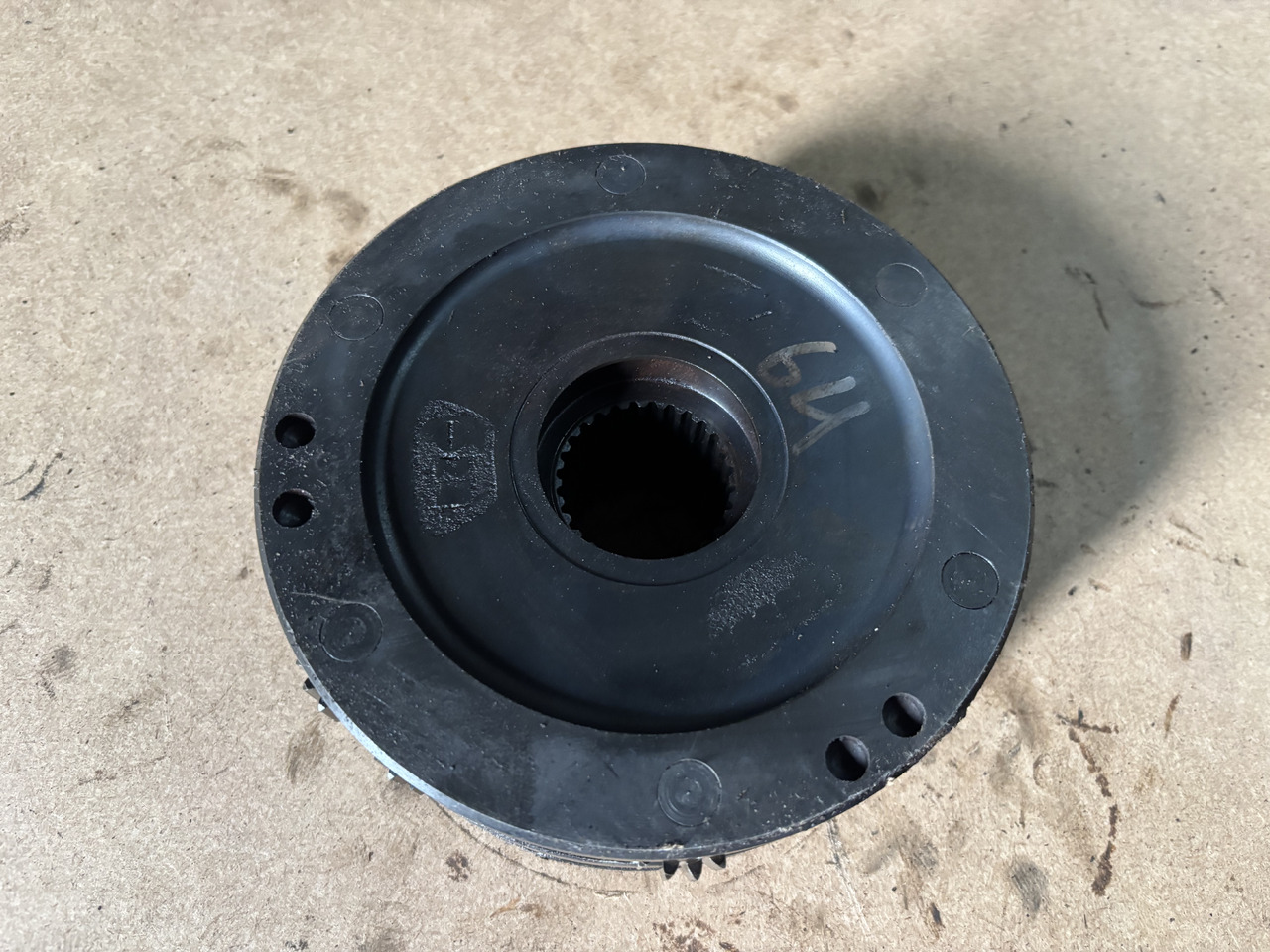 Claas AXION 830 Jarzmo Satelitów Dźwigar 0011571612 0011584502 - Diferencijalni zupčanik za Traktor: slika Claas AXION 830 Jarzmo Satelitów Dźwigar 0011571612 0011584502 - Diferencijalni zupčanik za Traktor Claas AXION 830 Jarzmo Satelitów Dźwigar 0011571612 0011584502 - Diferencijalni zupčanik za Traktor: slika Claas AXION 830 Jarzmo Satelitów Dźwigar 0011571612 0011584502 - Diferencijalni zupčanik za Traktor