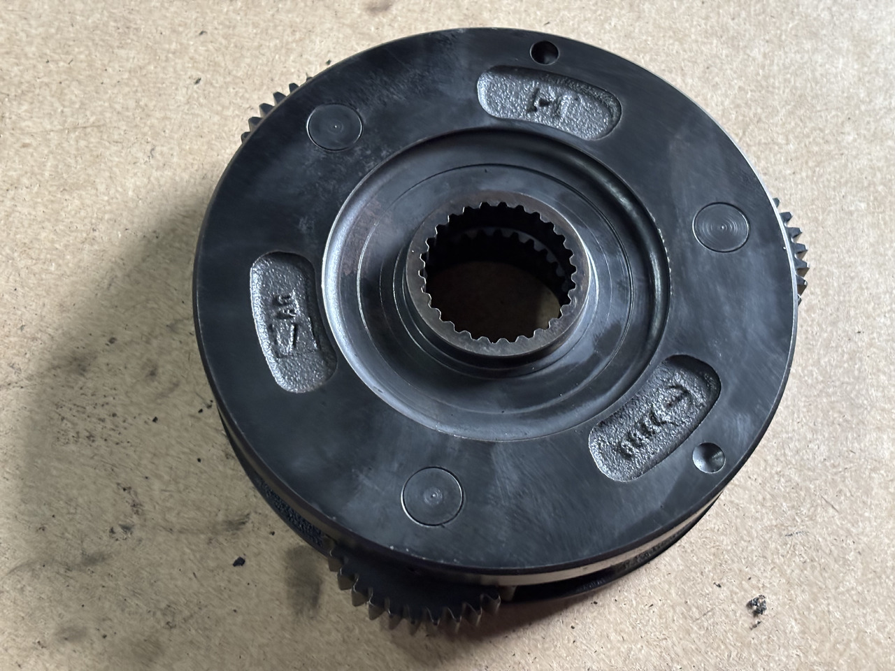 Claas AXION 830 Reduktor przekładni 60 0502 600 8 6005026008 - Diferencijalni zupčanik za Traktor: slika Claas AXION 830 Reduktor przekładni 60 0502 600 8 6005026008 - Diferencijalni zupčanik za Traktor Claas AXION 830 Reduktor przekładni 60 0502 600 8 6005026008 - Diferencijalni zupčanik za Traktor: slika Claas AXION 830 Reduktor przekładni 60 0502 600 8 6005026008 - Diferencijalni zupčanik za Traktor