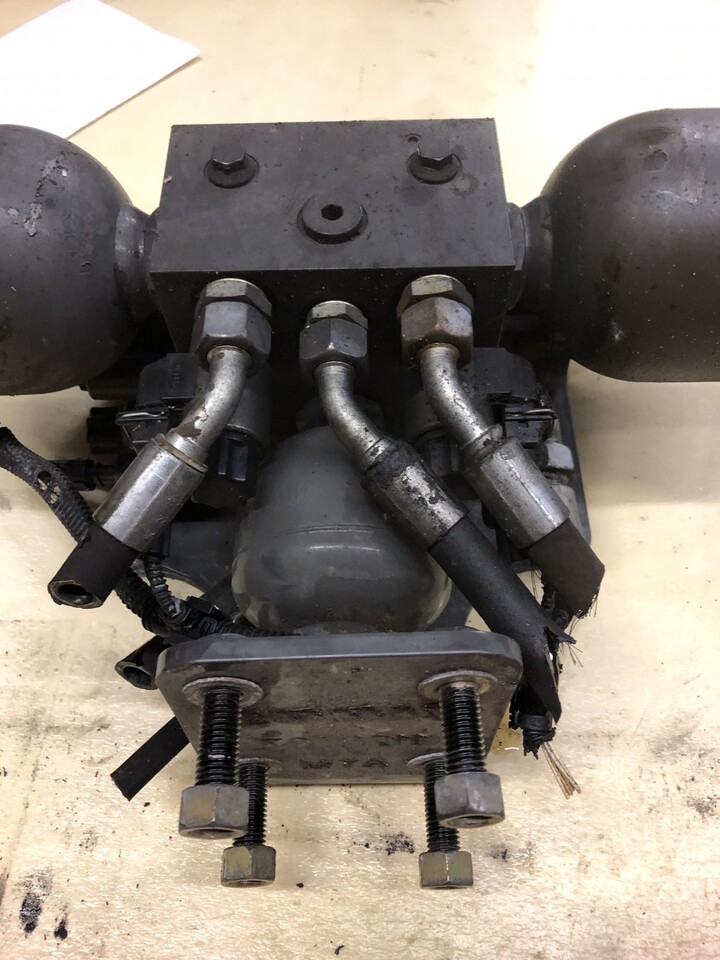 Claas Arion-amortyzacja osi/Claas Arion 620 - Ovjes za Poljoprivredni strojevi: slika Claas Arion-amortyzacja osi/Claas Arion 620 - Ovjes za Poljoprivredni strojevi Claas Arion-amortyzacja osi/Claas Arion 620 - Ovjes za Poljoprivredni strojevi: slika Claas Arion-amortyzacja osi/Claas Arion 620 - Ovjes za Poljoprivredni strojevi