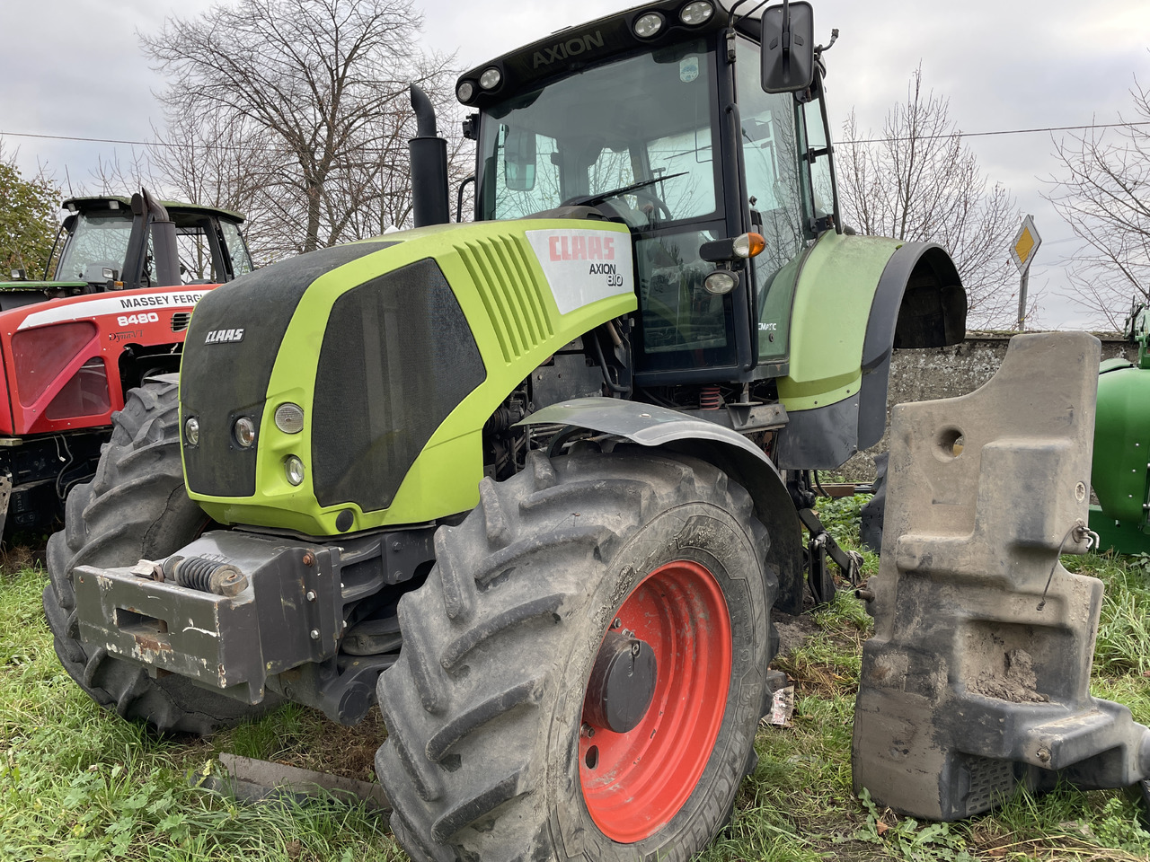Claas Axion 810 - części - tłumik wydech - Prigušni lonac za Traktor: slika Claas Axion 810 - części - tłumik wydech - Prigušni lonac za Traktor Claas Axion 810 - części - tłumik wydech - Prigušni lonac za Traktor: slika Claas Axion 810 - części - tłumik wydech - Prigušni lonac za Traktor