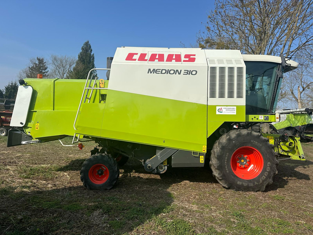Claas Medion 310 z roku 2002. - Kombajn za žetvu: slika Claas Medion 310 z roku 2002. - Kombajn za žetvu Claas Medion 310 z roku 2002. - Kombajn za žetvu: slika Claas Medion 310 z roku 2002. - Kombajn za žetvu