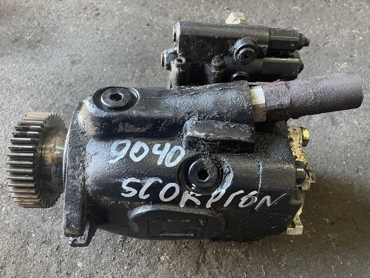 Claas Scorpion 9040 - pompa hydrauliczna R902455758 - Hidraulična pumpa za Poljoprivredni strojevi: slika Claas Scorpion 9040 - pompa hydrauliczna R902455758 - Hidraulična pumpa za Poljoprivredni strojevi Claas Scorpion 9040 - pompa hydrauliczna R902455758 - Hidraulična pumpa za Poljoprivredni strojevi: slika Claas Scorpion 9040 - pompa hydrauliczna R902455758 - Hidraulična pumpa za Poljoprivredni strojevi