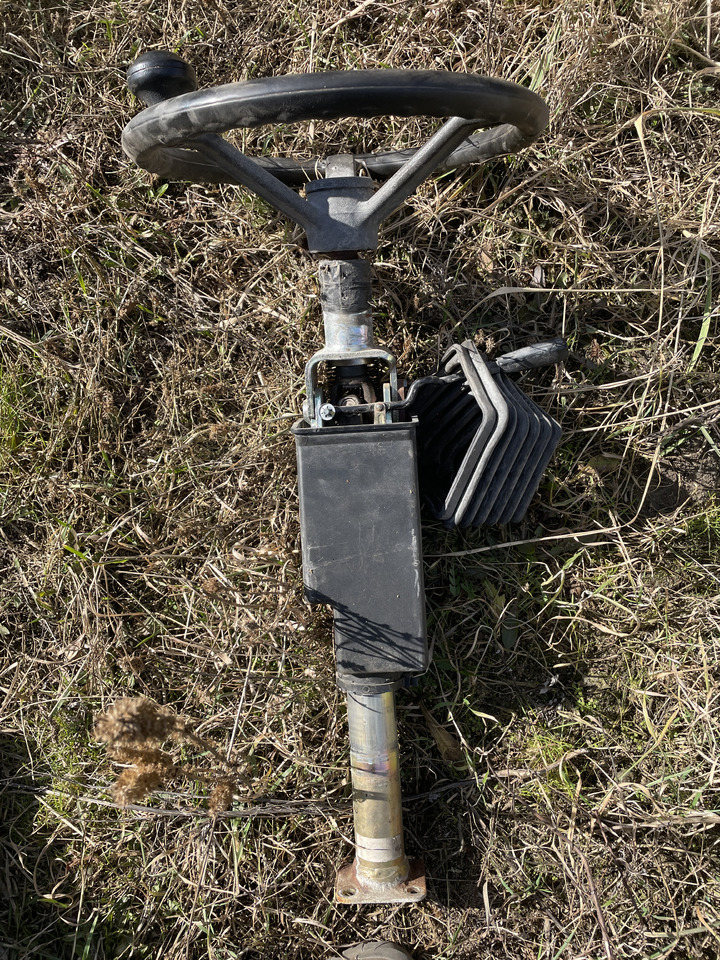 Claas Targo K60 - kolumna kierownicy kierownica - Volan za Teleskopski rukovatelj: slika Claas Targo K60 - kolumna kierownicy kierownica - Volan za Teleskopski rukovatelj Claas Targo K60 - kolumna kierownicy kierownica - Volan za Teleskopski rukovatelj: slika Claas Targo K60 - kolumna kierownicy kierownica - Volan za Teleskopski rukovatelj
