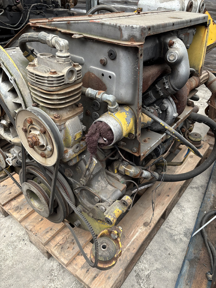 Deutz BF4L913 BF4L 913 Silnik Chłodzony Powietrzem Kompletny z Turbiną Chłodnicą - Motor za Poljoprivredni strojevi: slika Deutz BF4L913 BF4L 913 Silnik Chłodzony Powietrzem Kompletny z Turbiną Chłodnicą - Motor za Poljoprivredni strojevi Deutz BF4L913 BF4L 913 Silnik Chłodzony Powietrzem Kompletny z Turbiną Chłodnicą - Motor za Poljoprivredni strojevi: slika Deutz BF4L913 BF4L 913 Silnik Chłodzony Powietrzem Kompletny z Turbiną Chłodnicą - Motor za Poljoprivredni strojevi