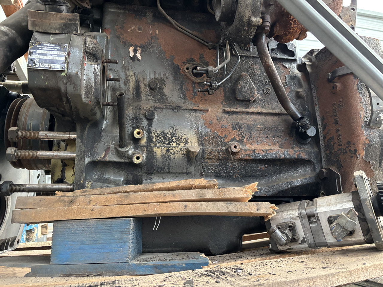 Fendt 309 Deutz TD226-B4 MWM Silnik Blok Pokrywa Obudowa Koło Zamachowe Miska Olejowa CZĘŚCI - Zamašnjak za Poljoprivredni strojevi: slika Fendt 309 Deutz TD226-B4 MWM Silnik Blok Pokrywa Obudowa Koło Zamachowe Miska Olejowa CZĘŚCI - Zamašnjak za Poljoprivredni strojevi Fendt 309 Deutz TD226-B4 MWM Silnik Blok Pokrywa Obudowa Koło Zamachowe Miska Olejowa CZĘŚCI - Zamašnjak za Poljoprivredni strojevi: slika Fendt 309 Deutz TD226-B4 MWM Silnik Blok Pokrywa Obudowa Koło Zamachowe Miska Olejowa CZĘŚCI - Zamašnjak za Poljoprivredni strojevi