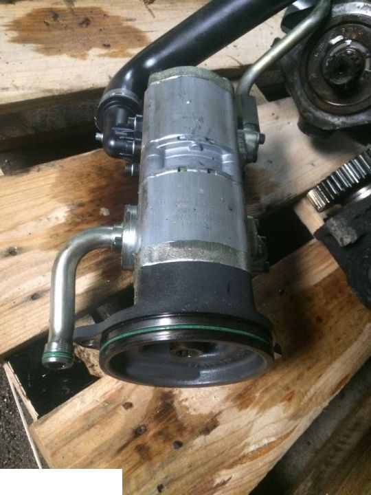Fendt 939 - Pompa Hydrauliki Rexroth Tandem - Hidraulična pumpa za Poljoprivredni strojevi: slika Fendt 939 - Pompa Hydrauliki Rexroth Tandem - Hidraulična pumpa za Poljoprivredni strojevi Fendt 939 - Pompa Hydrauliki Rexroth Tandem - Hidraulična pumpa za Poljoprivredni strojevi: slika Fendt 939 - Pompa Hydrauliki Rexroth Tandem - Hidraulična pumpa za Poljoprivredni strojevi