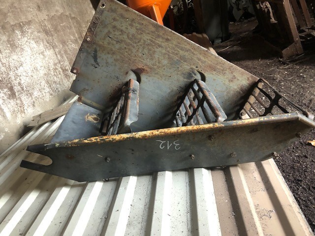 Fendt Stopnica Lewa - Prag za Poljoprivredni strojevi: slika Fendt Stopnica Lewa - Prag za Poljoprivredni strojevi Fendt Stopnica Lewa - Prag za Poljoprivredni strojevi: slika Fendt Stopnica Lewa - Prag za Poljoprivredni strojevi