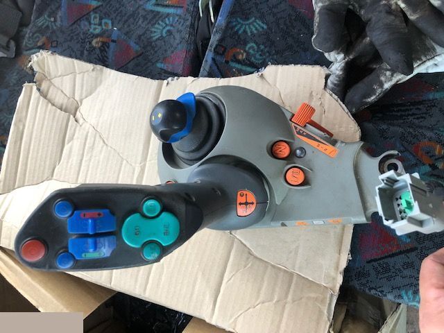 Fendt Vario TMS Joystick - Kabina i unutrašnjost za Poljoprivredni strojevi: slika Fendt Vario TMS Joystick - Kabina i unutrašnjost za Poljoprivredni strojevi Fendt Vario TMS Joystick - Kabina i unutrašnjost za Poljoprivredni strojevi: slika Fendt Vario TMS Joystick - Kabina i unutrašnjost za Poljoprivredni strojevi