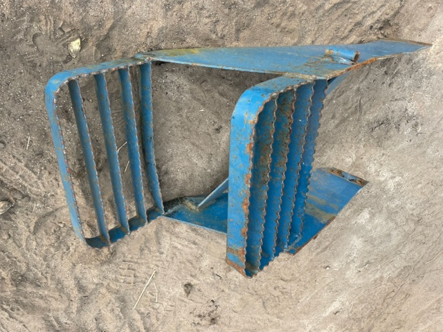 Ford New Holland 8730 - Stopnica | Stopnie - Prag za Traktor: slika Ford New Holland 8730 - Stopnica | Stopnie - Prag za Traktor Ford New Holland 8730 - Stopnica | Stopnie - Prag za Traktor: slika Ford New Holland 8730 - Stopnica | Stopnie - Prag za Traktor