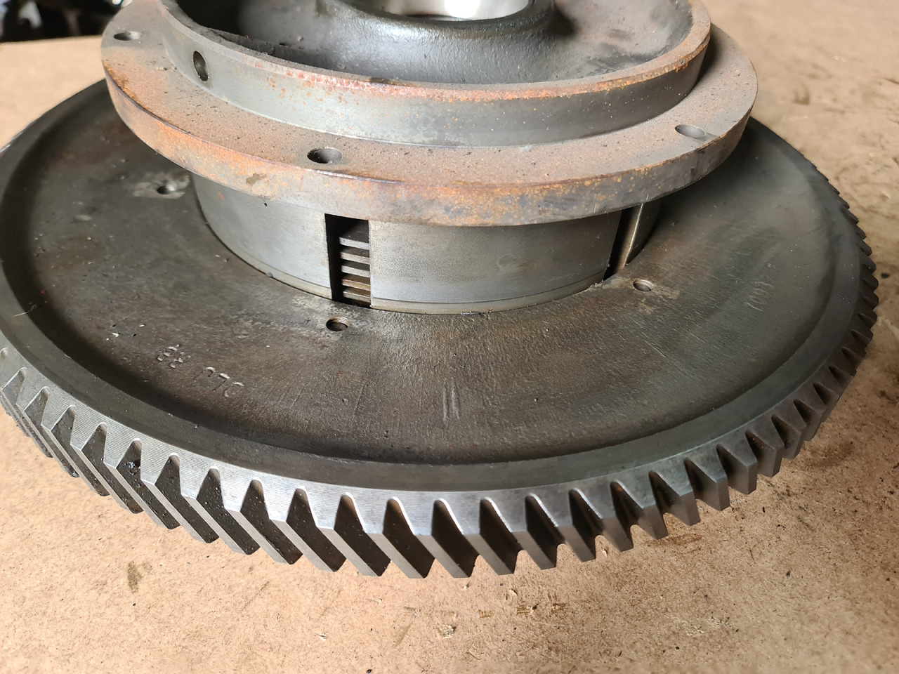 John Deere 4650, 4850 Bęben Sprzęgła WOM Sprzęgło Bieg R70932 AR95409 R71231 - Kvačilo i dijelovi za Poljoprivredni strojevi: slika  John Deere 4650, 4850 Bęben Sprzęgła WOM Sprzęgło Bieg R70932 AR95409 R71231 - Kvačilo i dijelovi za Poljoprivredni strojevi John Deere 4650, 4850 Bęben Sprzęgła WOM Sprzęgło Bieg R70932 AR95409 R71231 - Kvačilo i dijelovi za Poljoprivredni strojevi: slika  John Deere 4650, 4850 Bęben Sprzęgła WOM Sprzęgło Bieg R70932 AR95409 R71231 - Kvačilo i dijelovi za Poljoprivredni strojevi